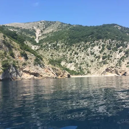Cres Robinson Experience Lodge