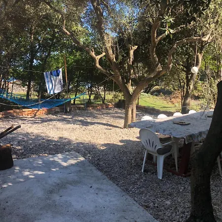 Chata Cres Robinson Experience